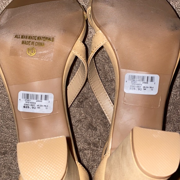 NWT tan heels - Picture 7 of 7